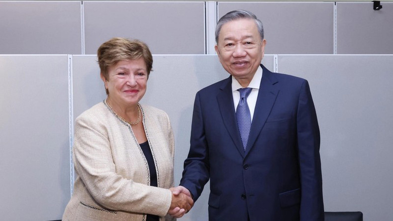 Генеральный секретарь ЦК КПВ, Президент Вьетнама То Лам и Генеральный директор МВФ Кристалина Георгиева. Фото: ВИА Генеральный секретарь ЦК КПВ, Президент Вьетнама То Лам и Генеральный директор МВФ Кристалина Георгиева. Фото: ВИА