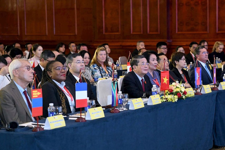 В семинаре принимает участие член ЦК КПВ, Заместитель председателя НС Нгуен Дык Хай. Фото: Нгуен Ли В семинаре принимает участие член ЦК КПВ, Заместитель председателя НС Нгуен Дык Хай. Фото: Нгуен Ли