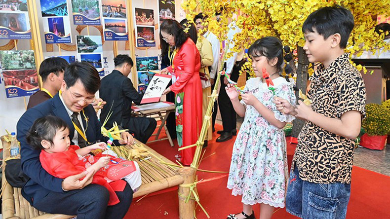 Вьетнамское тэтское пространство в рамках программы. Фото: Куок Тхань Вьетнамское тэтское пространство в рамках программы. Фото: Куок Тхань
