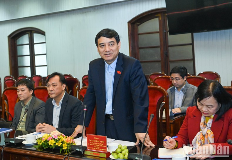 Товарищ Нгуен Дак Винь выступает на мероприятии. Фото: Зюи Линь