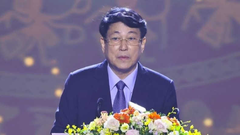 Постоянный член Секретариата Лыонг Кыонг выступает с речью. Постоянный член Секретариата Лыонг Кыонг выступает с речью.