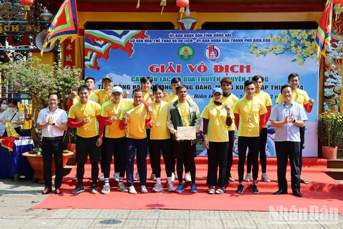 Команда клуба Тханьда завоевала первое место в соревнованиях на дистанции 500 и 1000 метров в расширенной системе. Команда клуба Тханьда завоевала первое место в соревнованиях на дистанции 500 и 1000 метров в расширенной системе.
