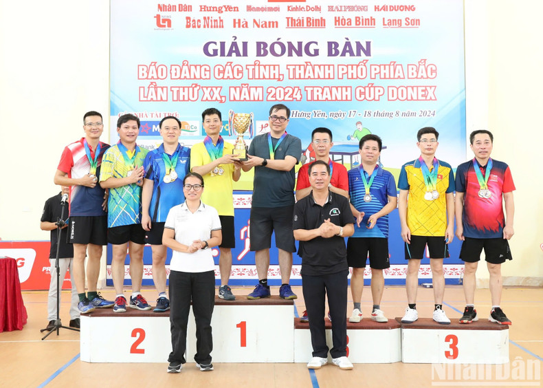 Газета «Нянзан» заняла второе место в мужском командном разряде. Газета «Нянзан» заняла второе место в мужском командном разряде.