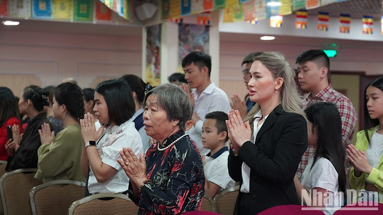 Вьетнамские буддисты, проживающие в Российской Федерации. Фото: Тхюи Ван Вьетнамские буддисты, проживающие в Российской Федерации. Фото: Тхюи Ван