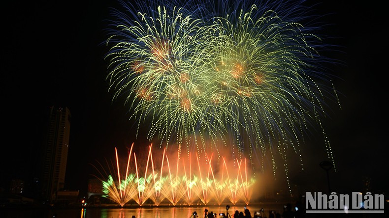 Команда Франции, действующий чемпион фестиваля, не разочаровала зрителей.