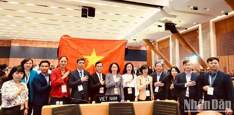 Вьетнамская делегация на 46-й сессии Комитета всемирного наследия ЮНЕСКО. Вьетнамская делегация на 46-й сессии Комитета всемирного наследия ЮНЕСКО.