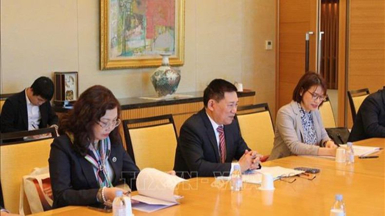 Министр финансов Хо Дык Фок на рабочей встрече с председателем банка «Mizuho». Фото: ВИА Министр финансов Хо Дык Фок на рабочей встрече с председателем банка «Mizuho». Фото: ВИА