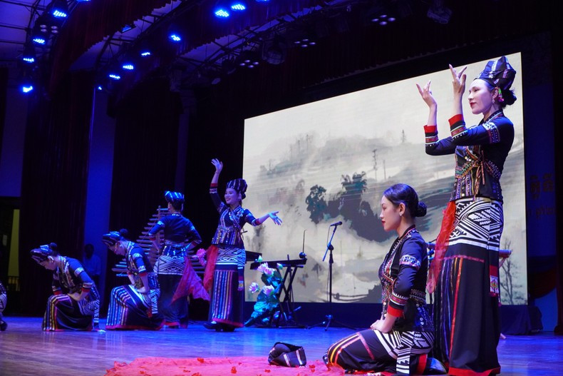 Красота Вьетнама и вьетнамского народа представлена международным друзьям в ходе этой недели. Фото: Нгуен Хиеп