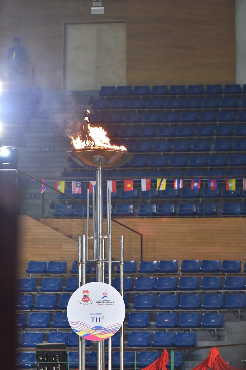 Церемония зажжения факела 13-х Игр школьников Юго-Восточной Азии.