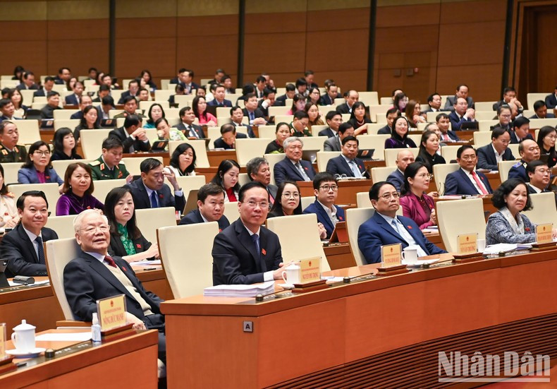 Пятая внеочередная сессия проходит в здании НС в Ханое и, как ожидается, закроется 18 января. Пятая внеочередная сессия проходит в здании НС в Ханое и, как ожидается, закроется 18 января.