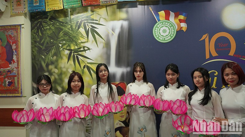 Молодые люди участвуют в празднике «Вулан». Фото: Тхюи Ван Молодые люди участвуют в празднике «Вулан». Фото: Тхюи Ван