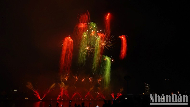 Красочный «танец» в небе.