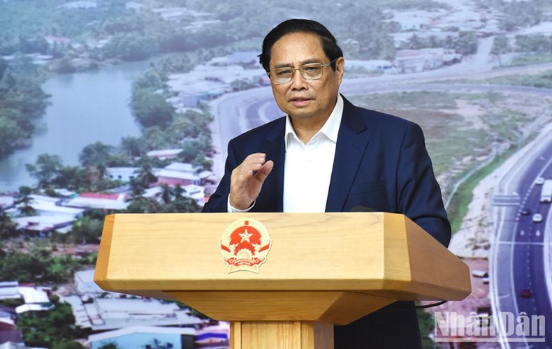 Премьер-министр Фам Минь Тьинь выступает с речью. Фото: Чан Хай Премьер-министр Фам Минь Тьинь выступает с речью. Фото: Чан Хай