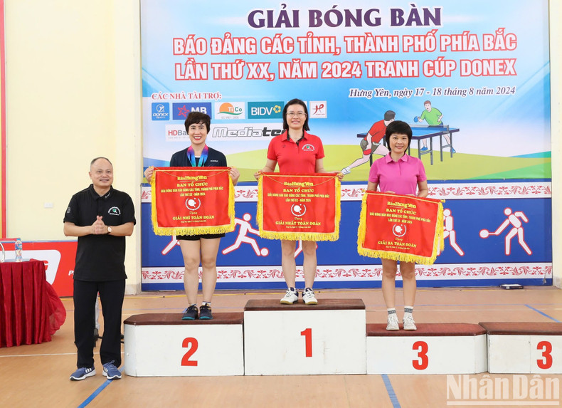 В итоге Оргкомитет присудил первую премию газете «Хынгйен», вторую премию – газете «Нянзан», третью премию – газете «Новый Ханой». В итоге Оргкомитет присудил первую премию газете «Хынгйен», вторую премию – газете «Нянзан», третью премию – газете «Новый Ханой».