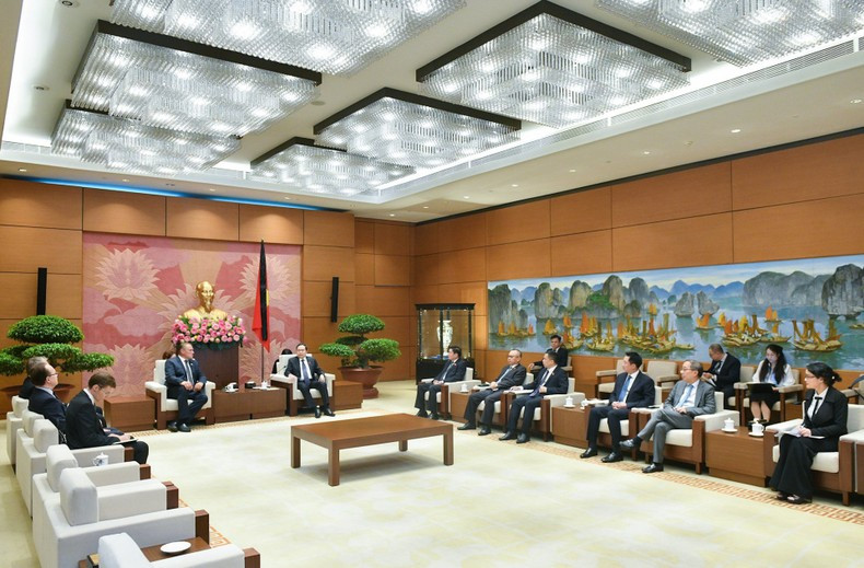 Общий вид приема в здании НС. Общий вид приема в здании НС.