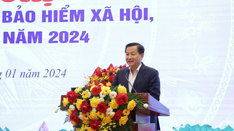 Вице-премьер Ле Минь Кхай выступает на конференции. Вице-премьер Ле Минь Кхай выступает на конференции.