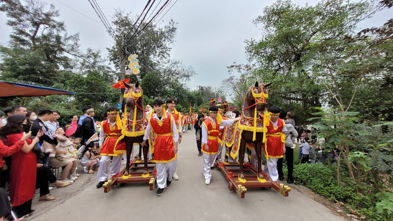 Фестиваль Колоа проходит в оживленной атмосфере. Фестиваль Колоа проходит в оживленной атмосфере.