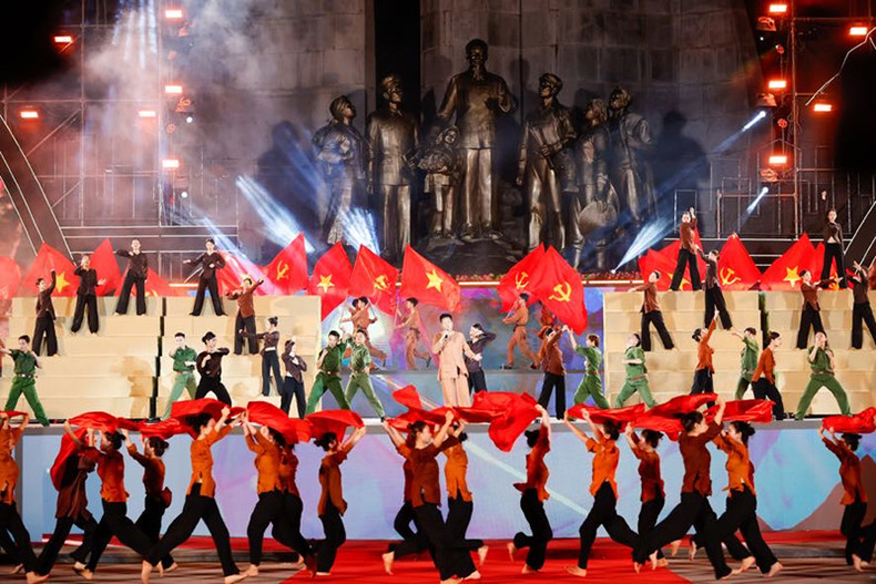 Художественный номер на мероприятии. Фото: VGP Художественный номер на мероприятии. Фото: VGP