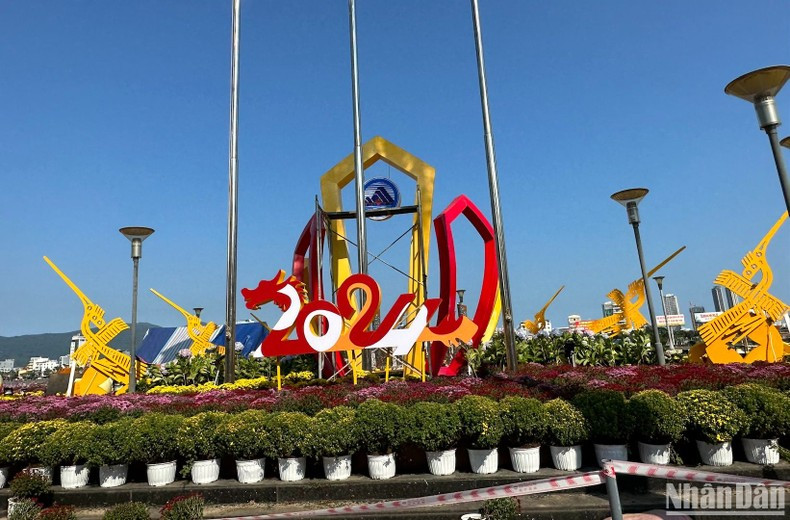 Часть цветочной улицы перед музеем Дананга – улицей Батьданг.