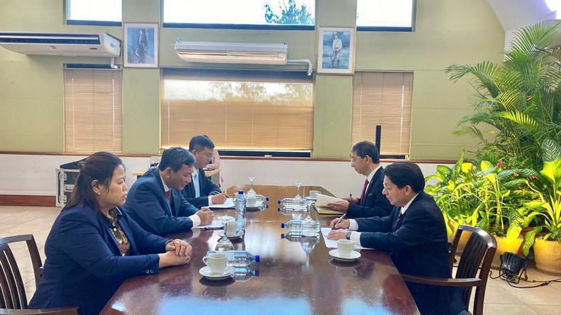 Товарищ Нгуен Минь Там на рабочей встрече с Министром иностранных дел Никарагуа Денисом Роналду. Фото: Отдел ЦК КПВ по внешним связям