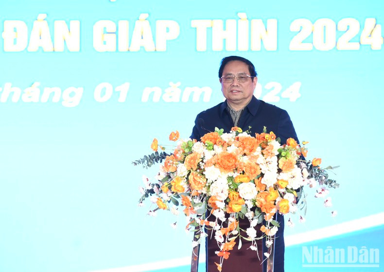 Премьер-министр Фам Минь Тьинь выступает с речью. Фото: Чан Хай Премьер-министр Фам Минь Тьинь выступает с речью. Фото: Чан Хай