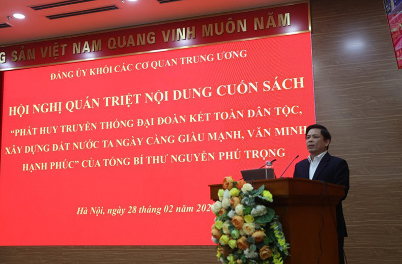 Товарищ Нгуен Ван Тхэ выступает с заключительной речью. Товарищ Нгуен Ван Тхэ выступает с заключительной речью.