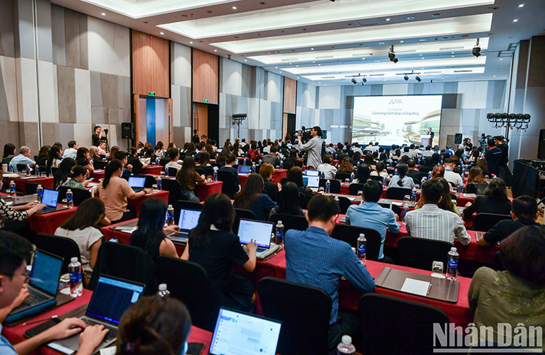 Общий вид церемонии объявления премии. Общий вид церемонии объявления премии.