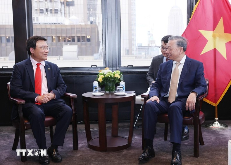 Генеральный секретарь ЦК КПВ, Президент То Лам принимает руководителя корпорации Supermicro. Фото: ВИА Генеральный секретарь ЦК КПВ, Президент То Лам принимает руководителя корпорации Supermicro. Фото: ВИА