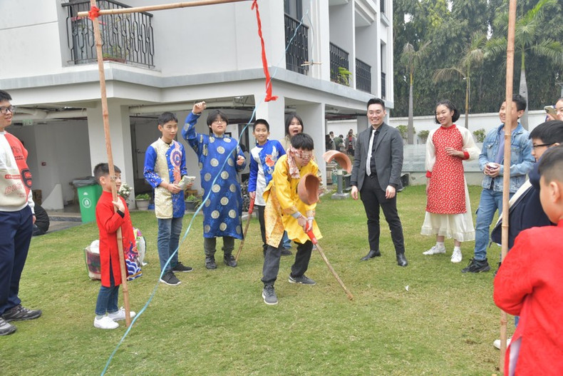 Дети участвуют в народной игре. Фото: ВИА