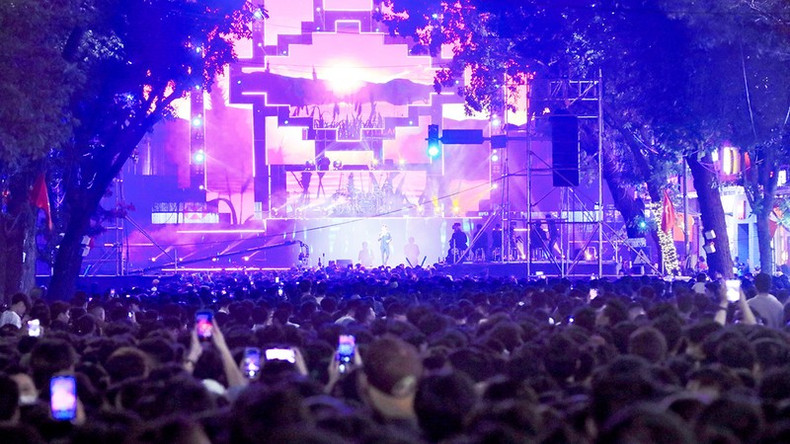 Обратный отсчет до Нового 2024 года на площади Донгкиньнгиатхук в Ханое. Фото: ВИА Обратный отсчет до Нового 2024 года на площади Донгкиньнгиатхук в Ханое. Фото: ВИА