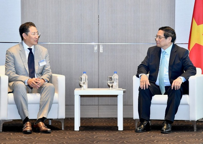 Премьер-министр Фам Минь Тьинь и Председатель корпорации Hyosung Чо Хён Джун. Премьер-министр Фам Минь Тьинь и Председатель корпорации Hyosung Чо Хён Джун.