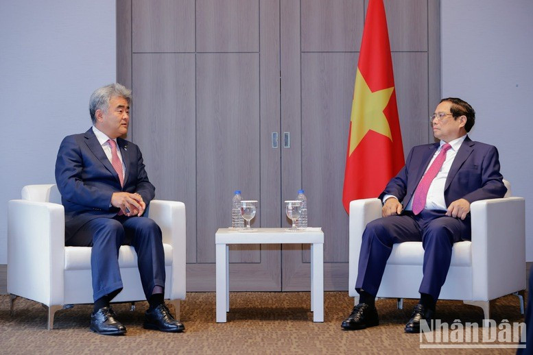 Премьер-министр Фам Минь Тьинь принимает руководителя корпорации Daewoo E&C. Фото: Нят Бак Премьер-министр Фам Минь Тьинь принимает руководителя корпорации Daewoo E&C. Фото: Нят Бак