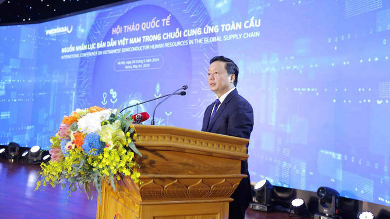Вице-премьер Чан Хонг Ха выступает на семинаре. Фото: Ле Кам