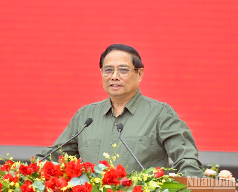 Премьер-министр Фам Минь Тьинь выступает на мероприятии. Фото: Тхань Жанг Премьер-министр Фам Минь Тьинь выступает на мероприятии. Фото: Тхань Жанг