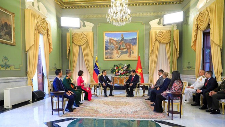 Президент Венесуэлы Николас Мадуро принимает Посла Ву Чунг Ми, май 2023 года. Фото: ВИА Президент Венесуэлы Николас Мадуро принимает Посла Ву Чунг Ми, май 2023 года. Фото: ВИА