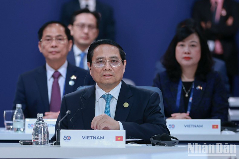 Премьер-министр Фам Минь Тьинь выступает на пленарном заседании специального саммита АСЕАН-Австралия. Фото: Нят Бак Премьер-министр Фам Минь Тьинь выступает на пленарном заседании специального саммита АСЕАН-Австралия. Фото: Нят Бак