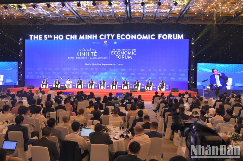 Общий вид диалога. Фото: Тхань Жанг Общий вид диалога. Фото: Тхань Жанг