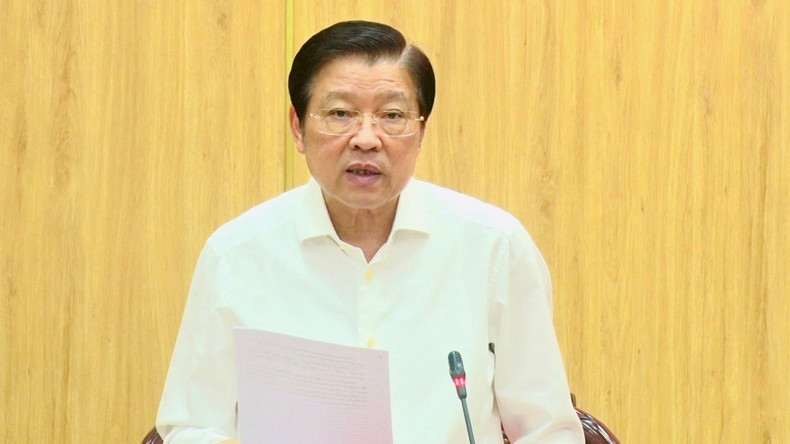 Товарищ Фан Динь Чак выступает на рабочей встрече. Товарищ Фан Динь Чак выступает на рабочей встрече.