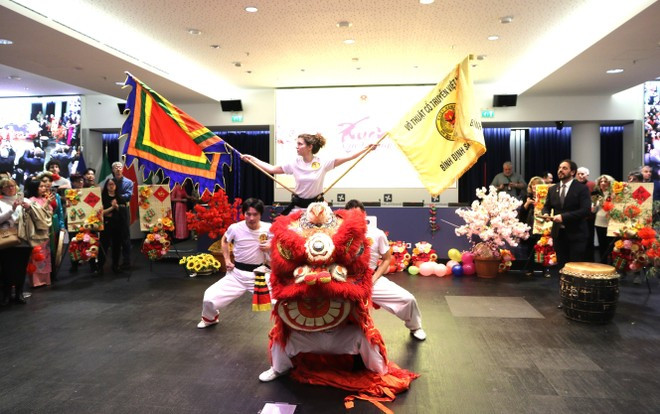 Танец льва в рамках мероприятия в Милане. Фото: ВИА