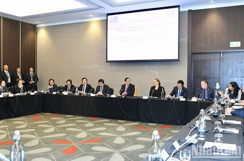 Общий вид беседы. Фото: Тхань Жанг Общий вид беседы. Фото: Тхань Жанг