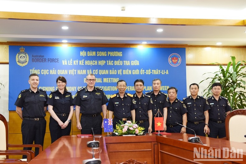 Делегаты фотографируются на память. Фото: Чунг Хынг Делегаты фотографируются на память. Фото: Чунг Хынг