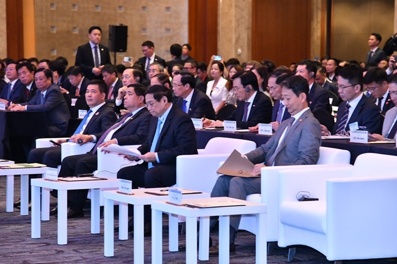 Общий вид форума. Общий вид форума.