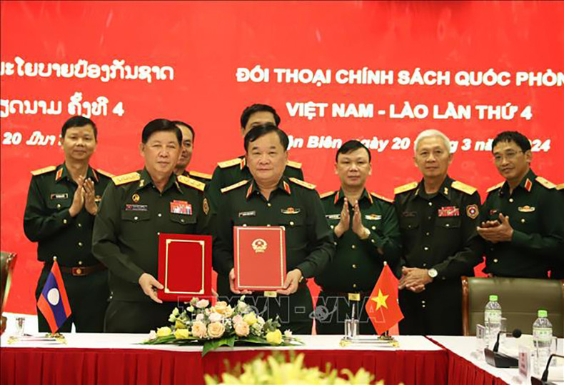 Стороны подписывают протокол диалога. Фото: ВИА Стороны подписывают протокол диалога. Фото: ВИА