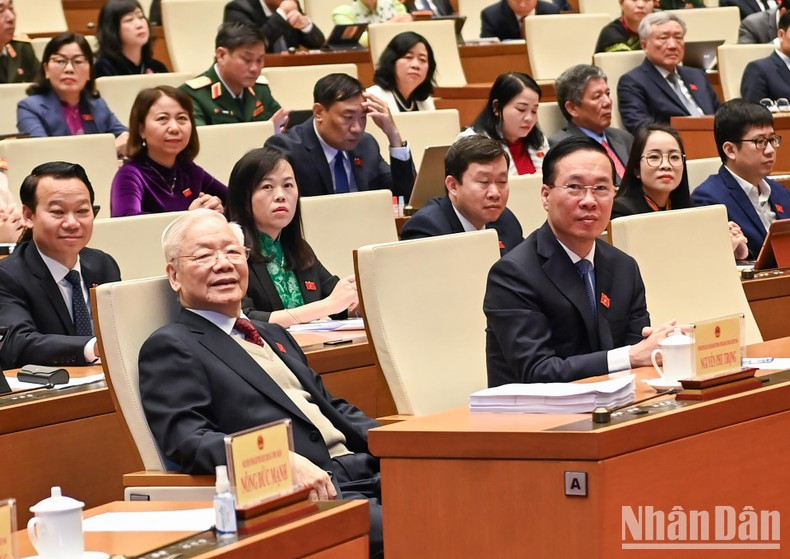 Генеральный секретарь ЦК КПВ Нгуен Фу Чонг на открытии сессии. Генеральный секретарь ЦК КПВ Нгуен Фу Чонг на открытии сессии.