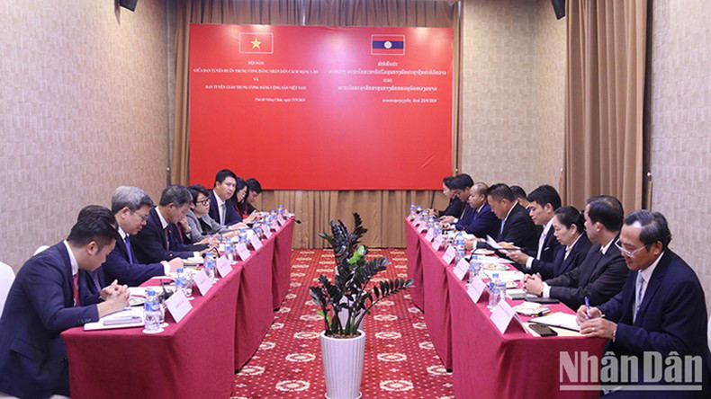 Общий вид переговоров. Фото: Хай Тиен Общий вид переговоров. Фото: Хай Тиен