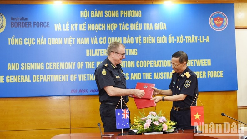 Стороны подписывают план сотрудничества. Фото: Чунг Хынг Стороны подписывают план сотрудничества. Фото: Чунг Хынг