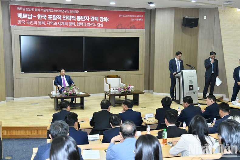 Премьер-министр Фам Минь Тьинь посещает Сеульский национальный университет. Премьер-министр Фам Минь Тьинь посещает Сеульский национальный университет.