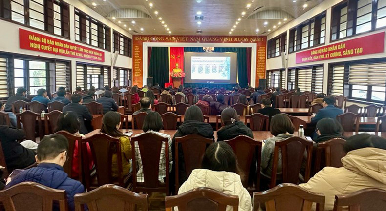 Делегаты в пункте трансляции газеты «Нянзан». Фото: Тхюи Нгуен Делегаты в пункте трансляции газеты «Нянзан». Фото: Тхюи Нгуен