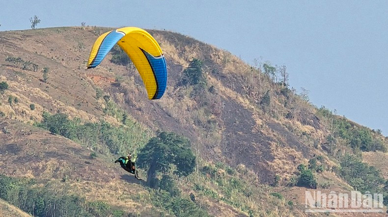 Спортсмены стартуют с легендарной вершины Тьытанкра.