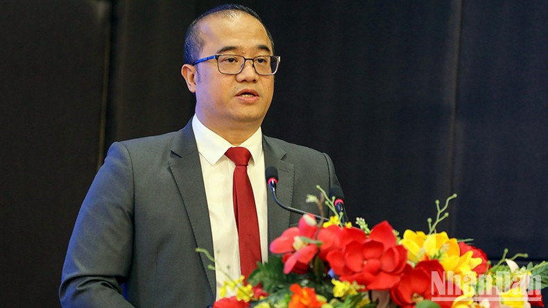 Доцент, кандидат наук Нгуен Чук Ле выступает с речью. Доцент, кандидат наук Нгуен Чук Ле выступает с речью.